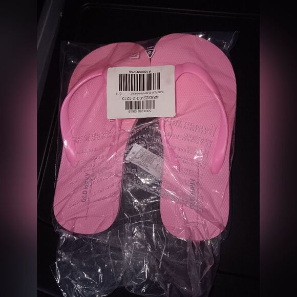Old Navy Flip-Flop Sandals Girl's NWT - Picture 1 of 5